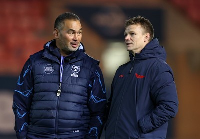 061225 - Scarlets v Bristol Bears - Investec European Champions Cup - Bristol Bears Head Coach Pat Lam and Scarlets Head Coach Dwyane Peel 