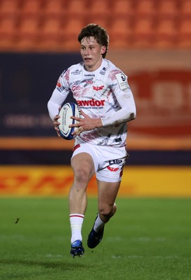 061225 - Scarlets v Bristol Bears - Investec European Champions Cup - Ellis Mee of Scarlets 