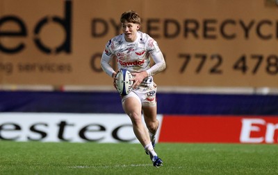 061225 - Scarlets v Bristol Bears - Investec European Champions Cup - Ellis Mee of Scarlets 