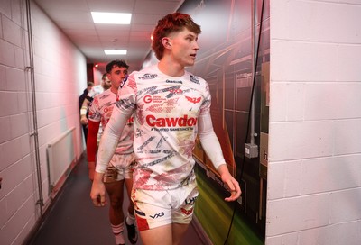 061225 - Scarlets v Bristol Bears - Investec European Champions Cup - Ellis Mee of Scarlets 