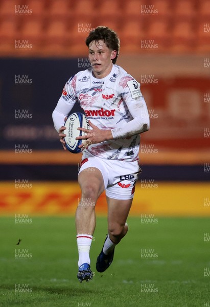 061225 - Scarlets v Bristol Bears - Investec European Champions Cup - Ellis Mee of Scarlets 