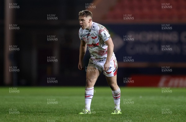 061225 - Scarlets v Bristol Bears - Investec European Champions Cup - Sam Costelow of Scarlets 