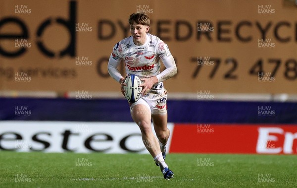 061225 - Scarlets v Bristol Bears - Investec European Champions Cup - Ellis Mee of Scarlets 