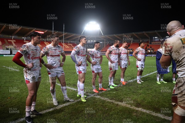 061225 - Scarlets v Bristol Bears - Investec European Champions Cup - Dejected Scarlets at full time