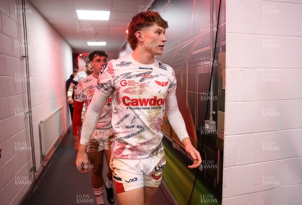061225 - Scarlets v Bristol Bears - Investec European Champions Cup - Ellis Mee of Scarlets 