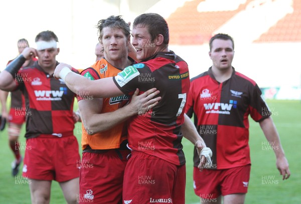 10.10.09 - Scarlets v Brive, Heineken Cup -  Scarlets' Dafydd Jones and Simon Easterby all smiles at the end of the match 