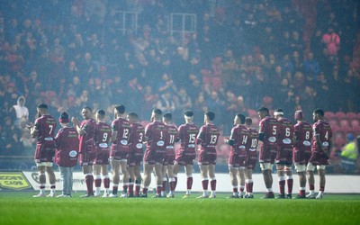 310323 - Scarlets v Brive - European Rugby Challenge Cup - Scarlets players during a moments applause in memory of former Cardiff Rugby Chairman Peter Thomas