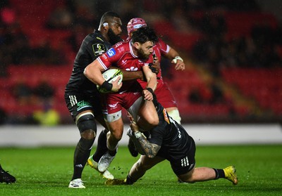 310323 - Scarlets v Brive - European Rugby Challenge Cup - Johnny Williams of Scarlets is tackled by Mesu Kunavula and Sam Arnold of Brive