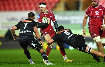 310323 - Scarlets v Brive - European Rugby Challenge Cup - Tom Rogers of Scarlets takes on Retief Marais of Brive