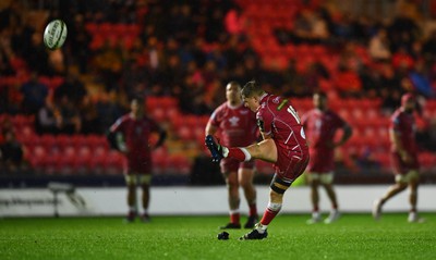 310323 - Scarlets v Brive - European Rugby Challenge Cup - Sam Costelow of Scarlets kicks a penalty