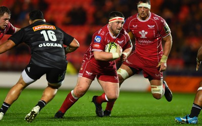 310323 - Scarlets v Brive - European Rugby Challenge Cup - Wyn Jones of Scarlets looks for a gap