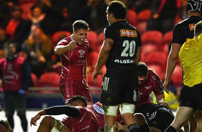 310323 - Scarlets v Brive - European Rugby Challenge Cup - Kieran Hardy of Scarlets celebrates Aaron Shingler try