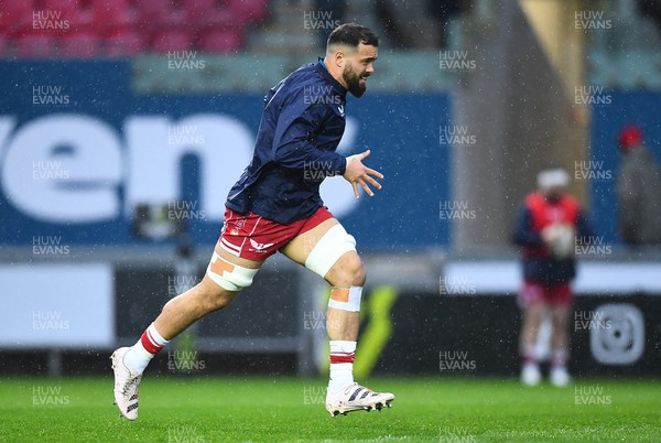 310323 - Scarlets v Brive - European Rugby Challenge Cup - Josh Macleod of Scarlets during the warm up