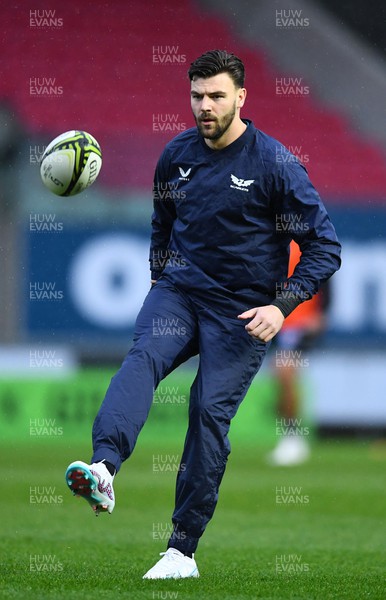 310323 - Scarlets v Brive - European Rugby Challenge Cup - Johnny Williams of Scarlets during the warm up