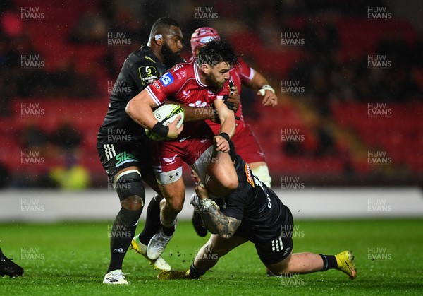 310323 - Scarlets v Brive - European Rugby Challenge Cup - Johnny Williams of Scarlets is tackled by Mesu Kunavula and Sam Arnold of Brive