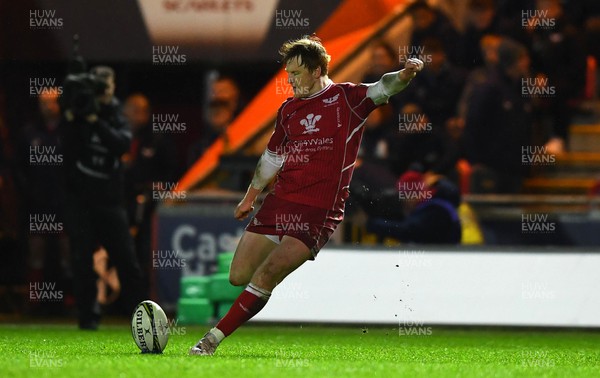310323 - Scarlets v Brive - European Rugby Challenge Cup - Rhys Patchell of Scarlets kicks at goal