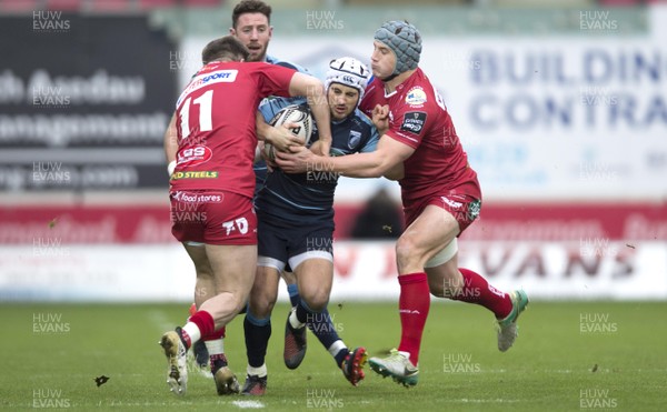 010117 - Scarlets v Cardiff Blues - Guinness PRO12 - Matthew Morgan of Cardiff Blues is tackled by Steff Evans and Jonathan Davies of Scarlets by Ben Evans/Huw Evans Agency