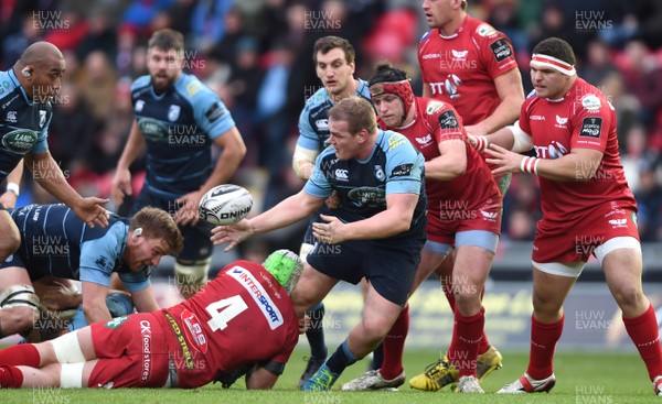 010117 - Scarlets v Cardiff Blues - Guinness PRO12 - Rhys Gill of Cardiff Blues is tackled by Jake Ball of Scarlets by Ben Evans/Huw Evans Agency