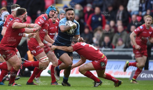 010117 - Scarlets v Cardiff Blues - Guinness PRO12 - Willis Halaholo of Cardiff Blues takes on Aled Thomas of Scarlets by Ben Evans/Huw Evans Agency