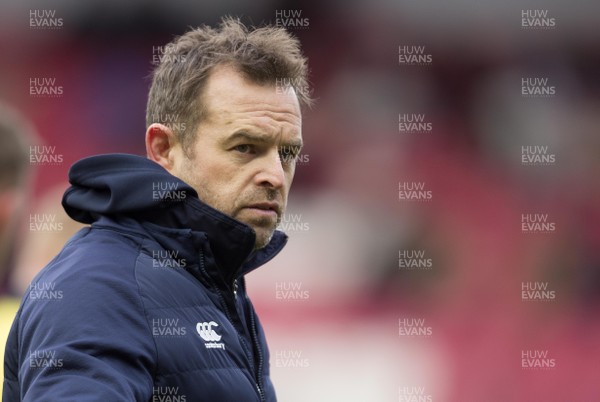 010117 - Scarlets v Cardiff Blues - Guinness PRO12 - Cardiff Blues head coach Danny Wilson before kick off by Ben Evans/Huw Evans Agency