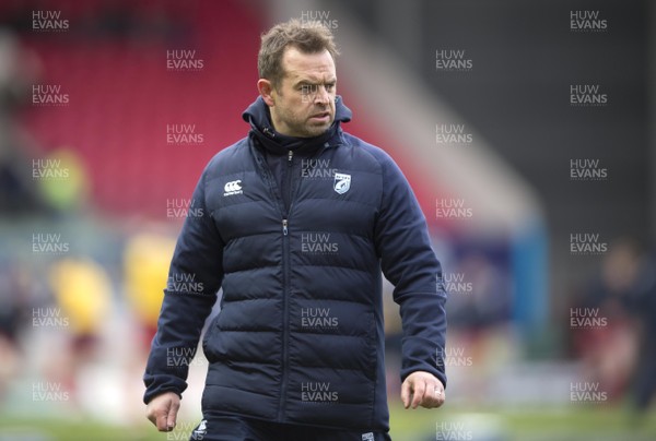 010117 - Scarlets v Cardiff Blues - Guinness PRO12 - Cardiff Blues head coach Danny Wilson before kick off by Ben Evans/Huw Evans Agency