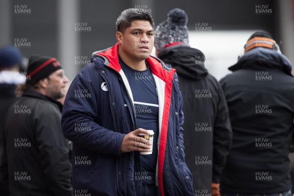 010117 - Scarlets v Cardiff Blues - Guinness PRO12 - Nick Williams of Cardiff Blues looks on before kick off by Ben Evans/Huw Evans Agency