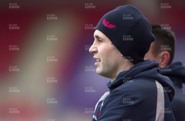 010117 - Scarlets v Cardiff Blues - Guinness PRO12 - Stephen Jones by Ben Evans/Huw Evans Agency