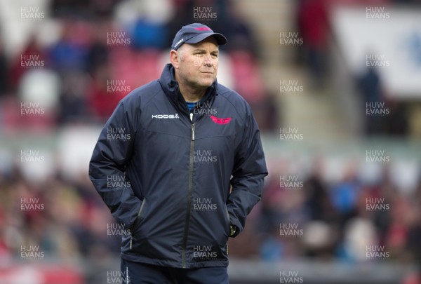 010117 - Scarlets v Cardiff Blues - Guinness PRO12 - Scarlets head coach Wayne Pivac by Ben Evans/Huw Evans Agency