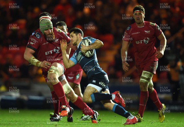 010117 - Scarlets v Cardiff Blues - Guinness PRO12 - Tomos Williams of Cardiff Blues tries to get past Jake Ball of Scarlets by Ben Evans/Huw Evans Agency