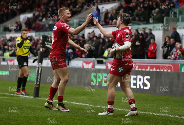 010117 - Scarlets v Cardiff Blues - Guinness PRO12 - Steff Evans celebrates scoring a try with Johnny Mcnicholl of Scarlets by Chris Fairweather/Huw Evans Agency