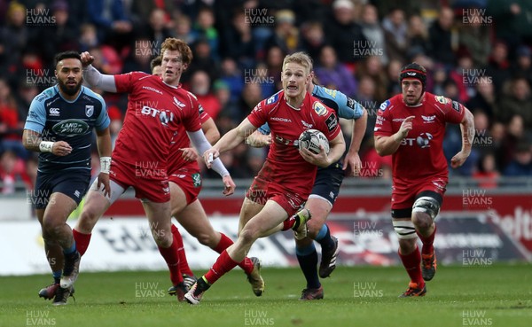 010117 - Scarlets v Cardiff Blues - Guinness PRO12 - Johnny Mcnicholl of Scarlets makes a break by Chris Fairweather/Huw Evans Agency