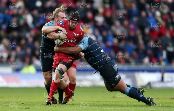 010117 - Scarlets v Cardiff Blues - Guinness PRO12 - Will Boyde of Scarlets is tackled by Kristian Dacey and Taufa'ao Filise of Cardiff Blues by Chris Fairweather/Huw Evans Agency