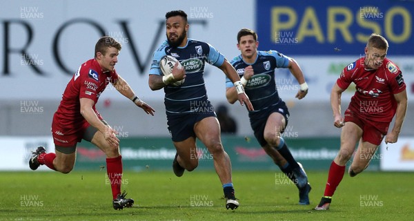 010117 - Scarlets v Cardiff Blues - Guinness PRO12 - Willis Halaholo of Cardiff Blues makes a break by Chris Fairweather/Huw Evans Agency