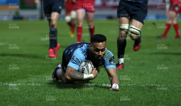 010117 - Scarlets v Cardiff Blues - Guinness PRO12 - Willis Halaholo of Cardiff Blues scores a try by Chris Fairweather/Huw Evans Agency