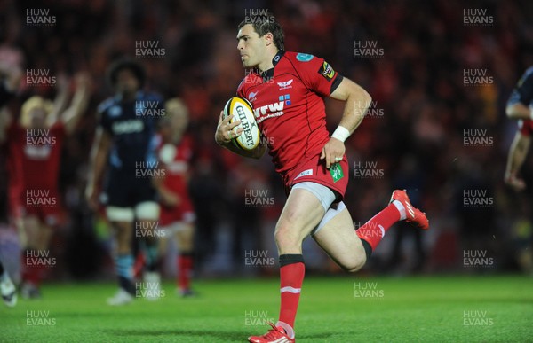 06.05.11 - Scarlets v Cardiff Blues - Magners League - Sean Lamont of Scarlets runs in to score try. 