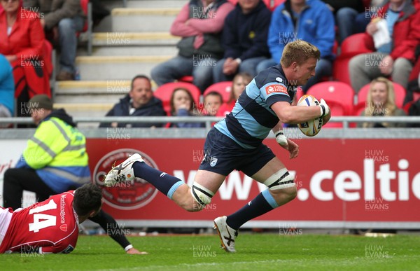 100514 - Scarlets v Cardiff Blues - RaboDirect PRO12 -Macauley Cook of Cardiff Blues score try