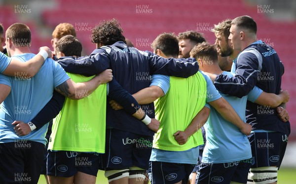 150521 - Scarlets v Cardiff Blues - Guinness PRO14 Rainbow Cup - Cardiff Blues huddle