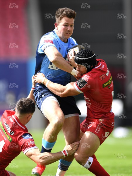 150521 - Scarlets v Cardiff Blues - Guinness PRO14 Rainbow Cup - Jason Harries of Cardiff Blues is tackled by Tom Rogers and Leigh Halfpenny of Scarlets