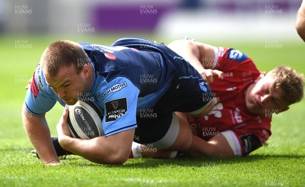 150521 - Scarlets v Cardiff Blues - Guinness PRO14 Rainbow Cup - Kristian Dacey of Cardiff Blues is tackled by Jac Morgan of Scarlets