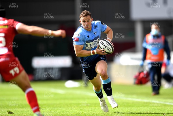 150521 - Scarlets v Cardiff Blues - Guinness PRO14 Rainbow Cup - Hallam Amos of Cardiff Blues runs in to score try