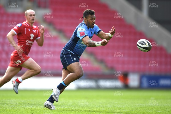 150521 - Scarlets v Cardiff Blues - Guinness PRO14 Rainbow Cup - Willis Halaholo of Cardiff Blues gets the ball away