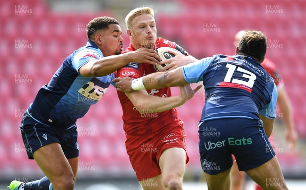 150521 - Scarlets v Cardiff Blues - Guinness PRO14 Rainbow Cup - Johnny McNicholl of Scarlets is tackled by Ben Thomas and Willis Halaholo of Cardiff Blues