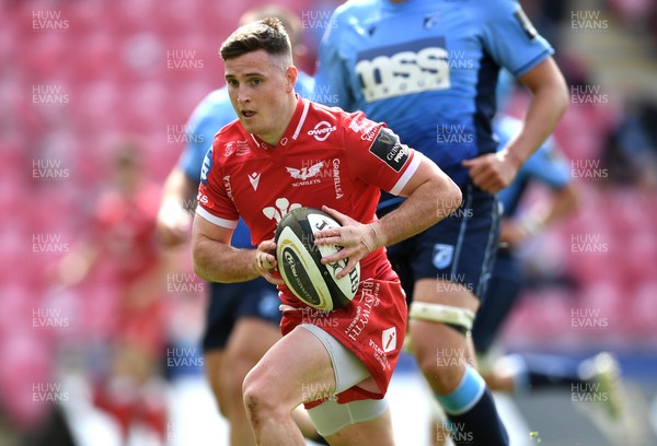 150521 - Scarlets v Cardiff Blues - Guinness PRO14 Rainbow Cup - Dane Blacker of Scarlets scores try