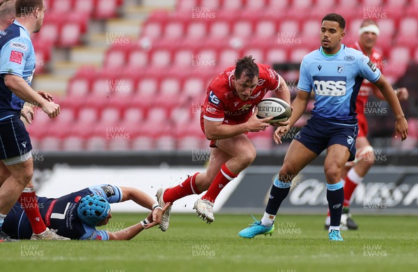 150521 - Scarlets v Cardiff Blues - Guinness PRO14 Rainbow Cup - Ryan Elias of Scarlets is tackled by Olly Robinson Cardiff Blues