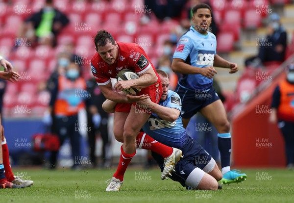 150521 - Scarlets v Cardiff Blues - Guinness PRO14 Rainbow Cup - Ryan Elias of Scarlets is tackled by Kristian Dacey Cardiff Blues