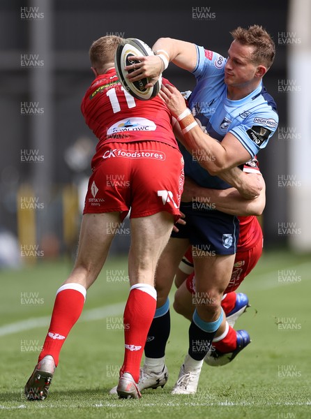 150521 - Scarlets v Cardiff Blues - Guinness PRO14 Rainbow Cup - Hallam Amos of Cardiff Blues is tackled by Johnny McNicholl and Jonathan Davies of Scarlets