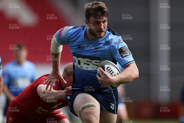 150521 - Scarlets v Cardiff Blues - Guinness PRO14 Rainbow Cup - James Ratti Cardiff Blues makes a break