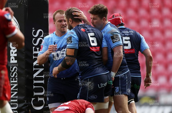 150521 - Scarlets v Cardiff Blues - Guinness PRO14 Rainbow Cup - Josh Turnbull celebrates scoring a try with Kristian Dacey Cardiff Blues