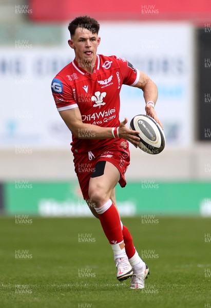 150521 - Scarlets v Cardiff Blues - Guinness PRO14 Rainbow Cup - Tom Rogers of Scarlets 