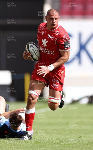 150521 - Scarlets v Cardiff Blues - Guinness PRO14 Rainbow Cup - Aaron Shingler of Scarlets